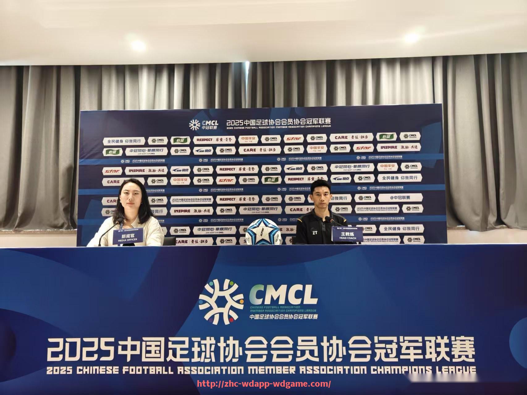 问鼎娱乐官网-前英超球员退役后的职业转型与生活揭秘